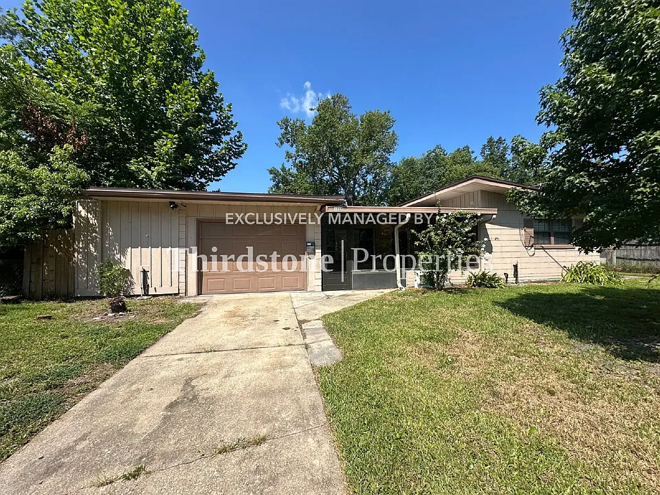 1038 La Marche Dr