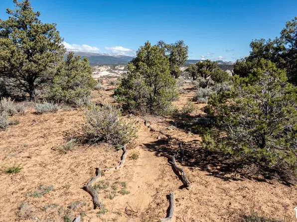 2279 Long Neck Dr E, Boulder, UT 84716