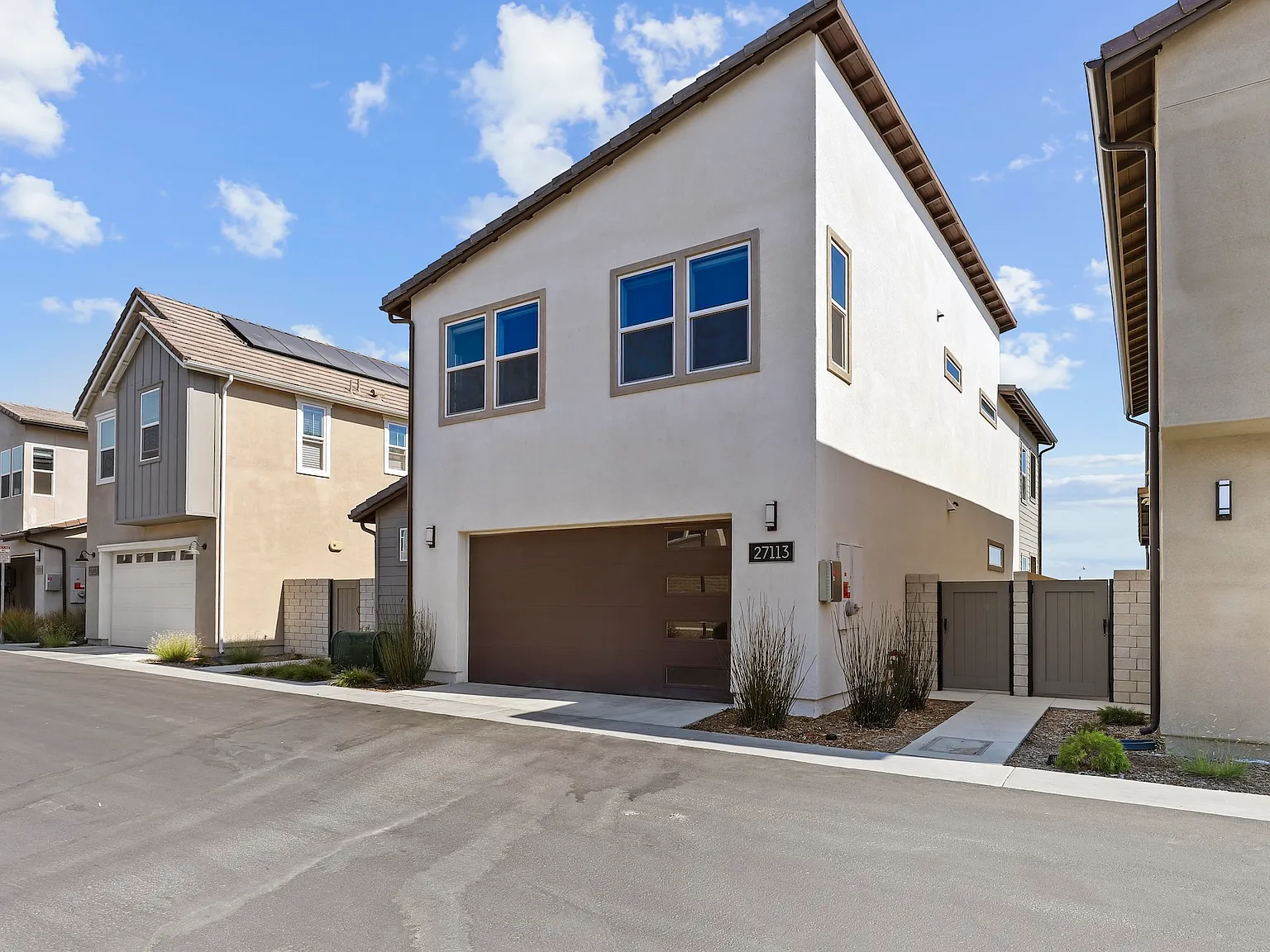 4 bed, 3.5 bath, 2246 sqft, $5,195 — Photo 2