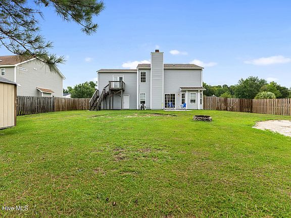 3rd image of 687 Windsor Drive SE