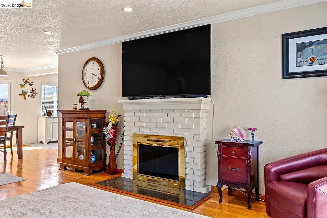3 bed, 2.0 bath, 1022 sqft, $2,785 — Photo 4