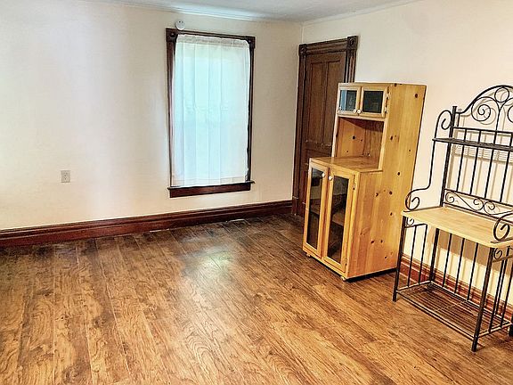 3rd image of 42 Avenue A
