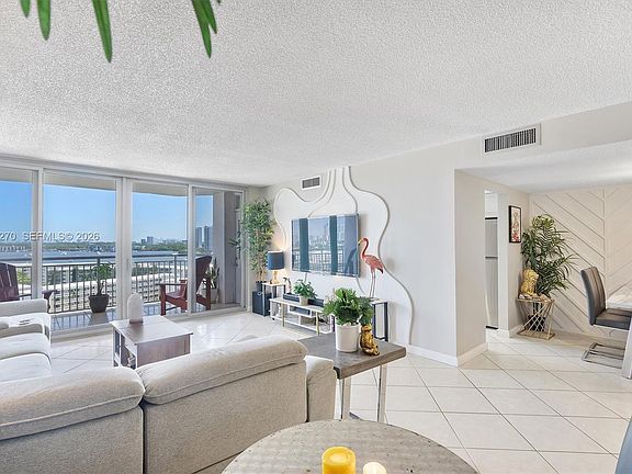 4th image of 18031 Biscayne Blvd APT 1401