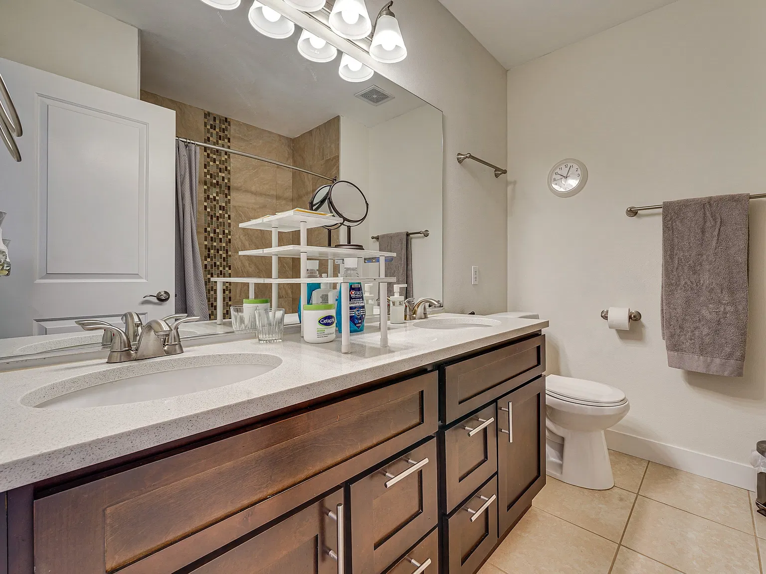 4 bed, 2.5 bath, 2550 sqft, $5,000 — Photo 4