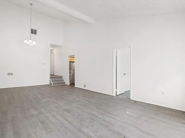 145 Snowshoe Ct #204 — Photo 3