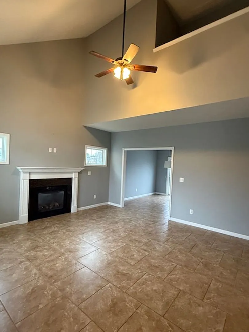 404 Dalhlia Drive — Photo 1