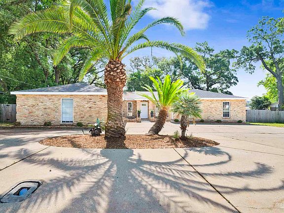2nd image of 302 Teakwood Cir