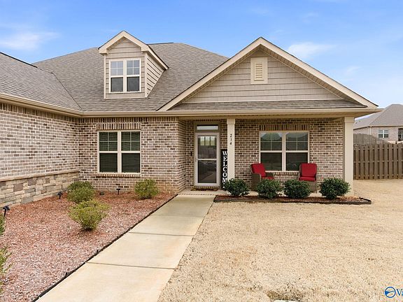 3rd image of 214 Castlepath Dr