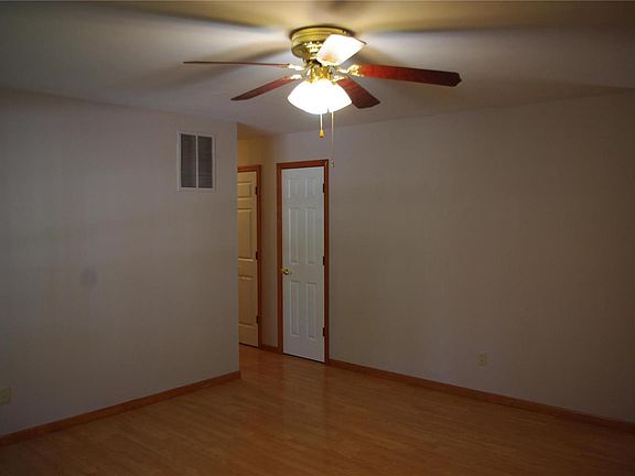 4th image of 409 Dartmouth Dr