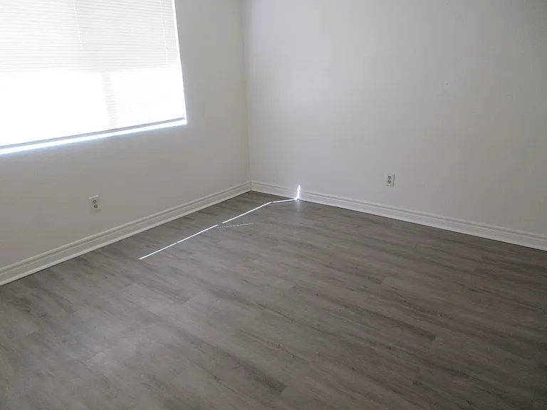 219 W Robertson Rd — Photo 12