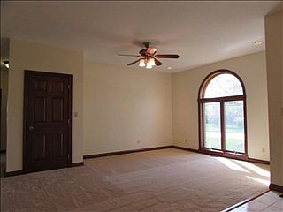 5th image of 3824 Pershing Dr
