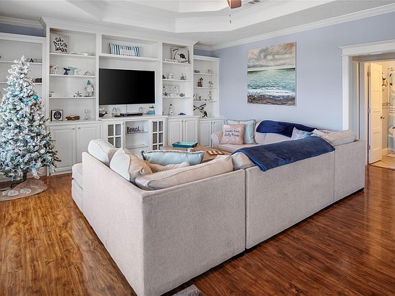 4th image of 965 Mary Ann