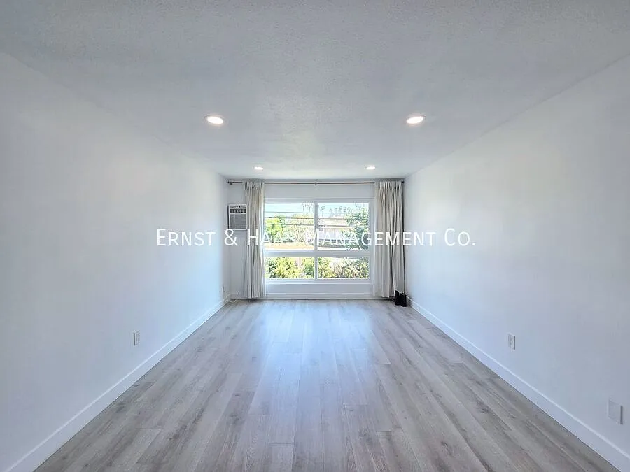 Beautifully Remodeled Top-Floor 1 Bedroom Condo with Resort-Style Amenities! — Photo 4