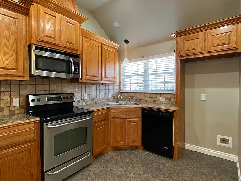 3017 Line Dr — Photo 32