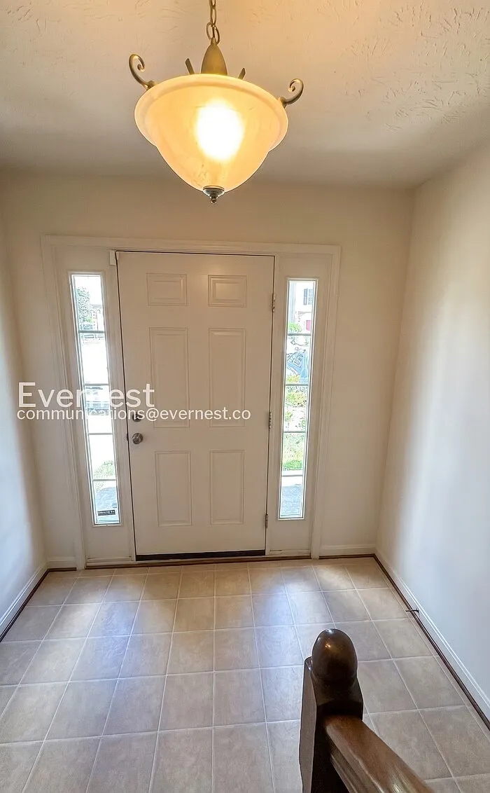 3 bed, 3.0 bath, 1830 sqft, $2,595 — Photo 3