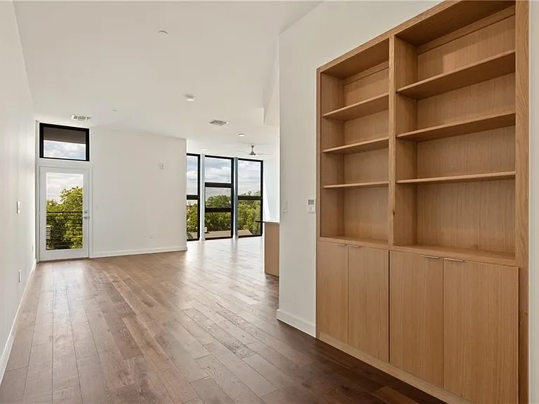 1322 E 12th St #407 — Photo 30