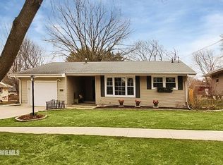 1821 Ridge Dr, Freeport, IL 61032