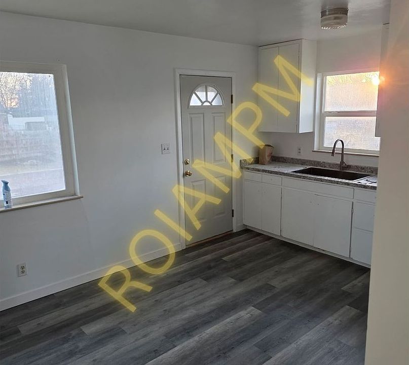 2nd image of 209 W 24th St #4