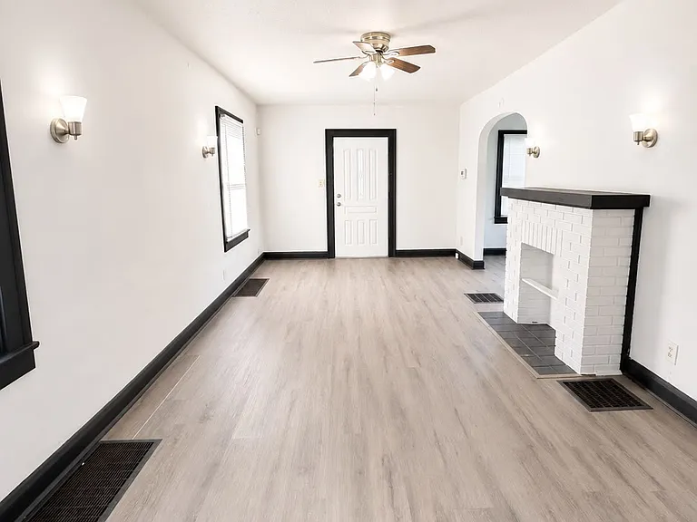 1555 Ridgewood Ave — Photo 3