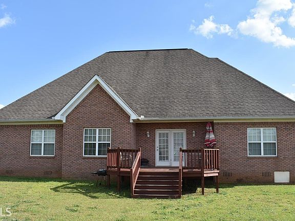 3rd image of 307 Old Farm Rd