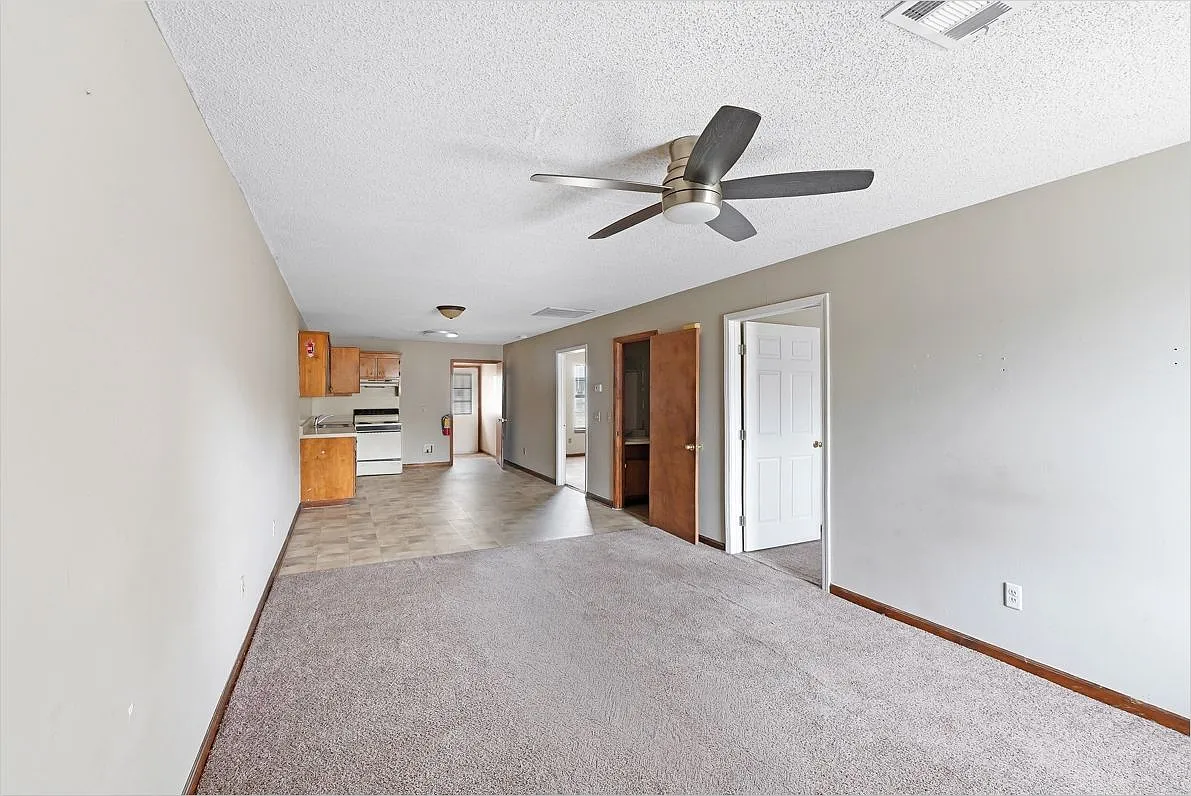2 bed, 1.0 bath, 850 sqft, $1,350 — Photo 3