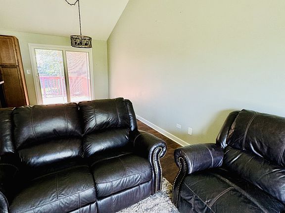 3rd image of 2423 Great Oak Dr