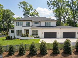 6621 Haycock Rd, Falls Church, VA 22043