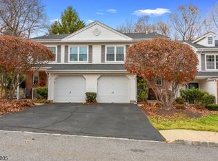 4 Magnolia Ln, Mount Arlington, NJ 07856