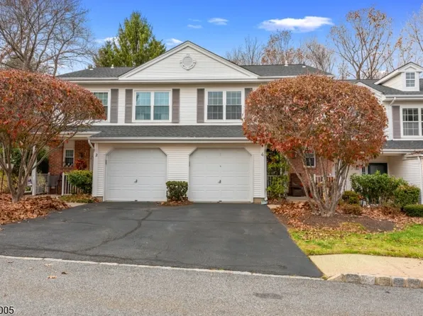 4 Magnolia Ln, Mount Arlington Boro, NJ 07856