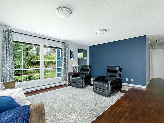5th image of 1727 Locust Way