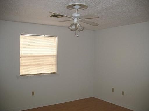 5th image of 4479 Woodland Dr APT D