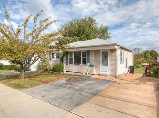 9526 Mackenzie Rd, Saint Louis, MO 63123