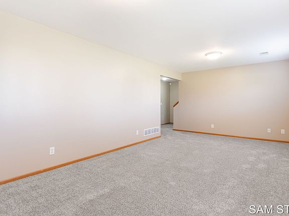 5th image of 3683 Kinnrow Ct NW