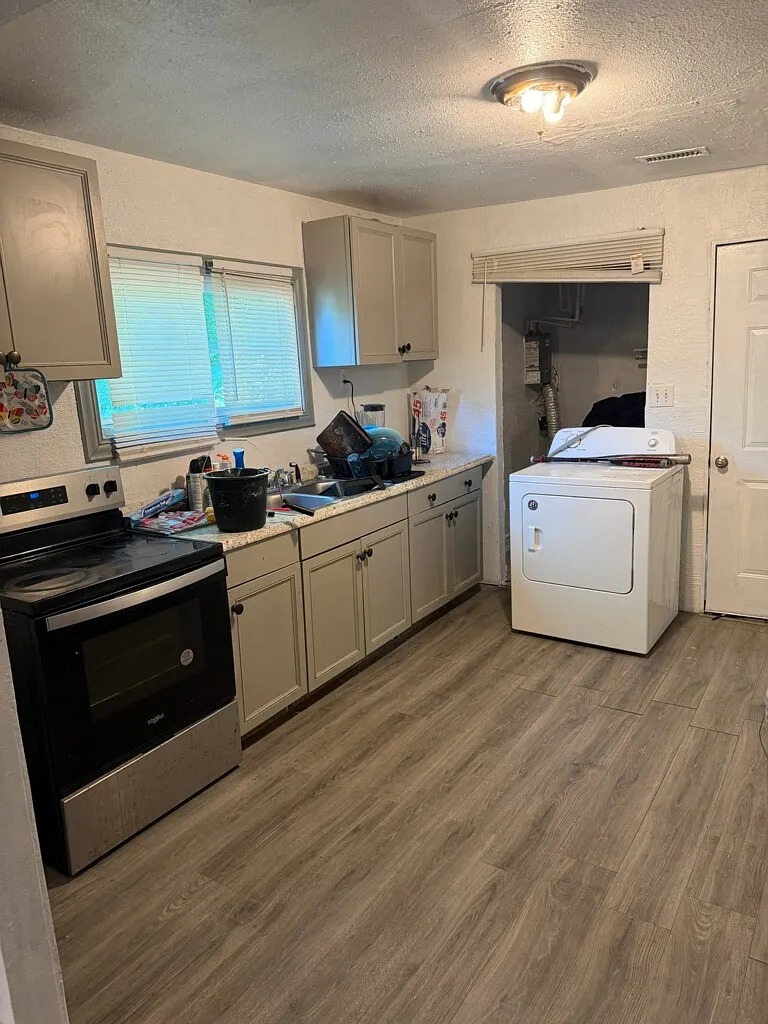 2 bed, $900 — Photo 3