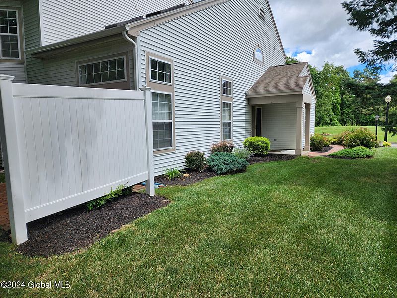 3rd image of 29 Highpointe Drive
