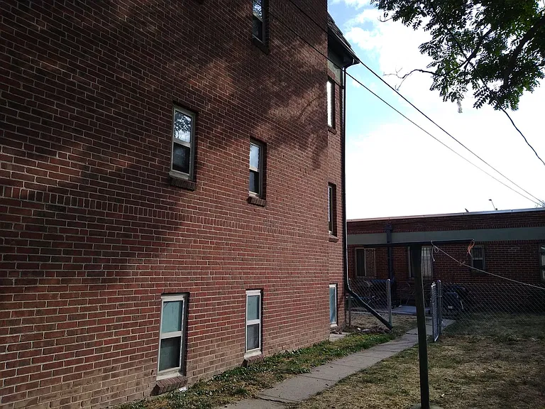 2833 N Colorado Blvd — Photo 40