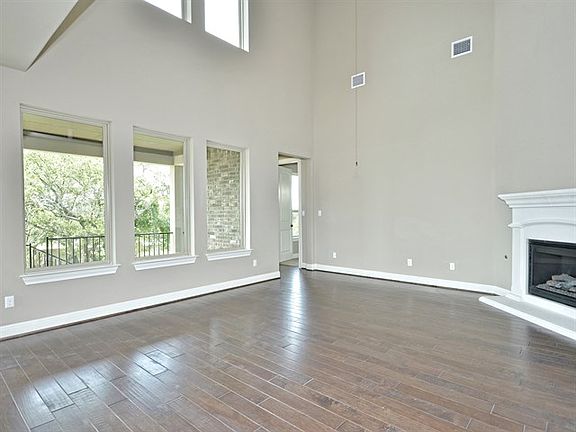 Spacious Family Room