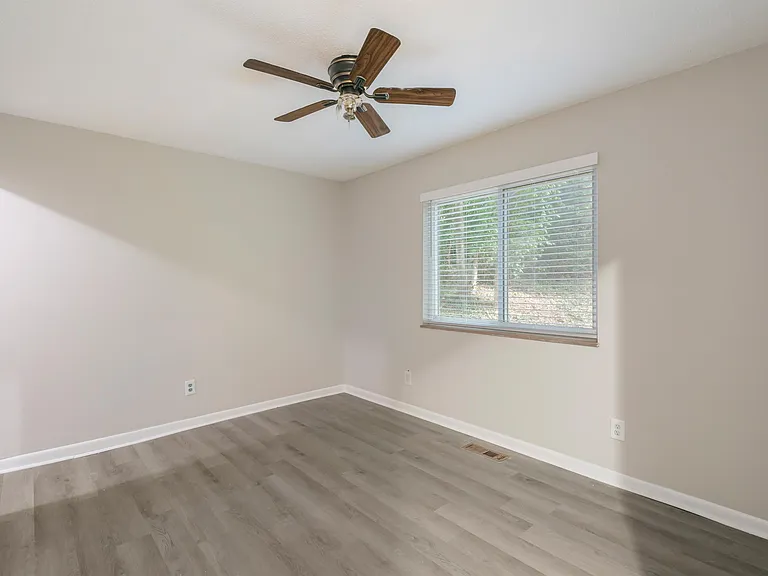 7201 Dogwood Dr — Photo 16