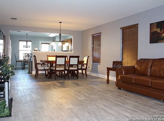 3rd image of 8131 Ashwood Pointe