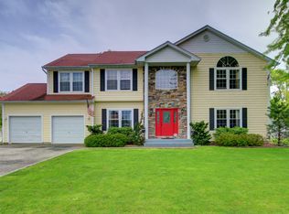 15 Chance Pl, West Babylon, NY 11704