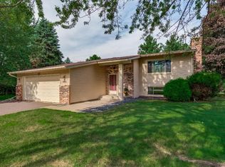 265 Hallam Curv, Mahtomedi, MN 55115
