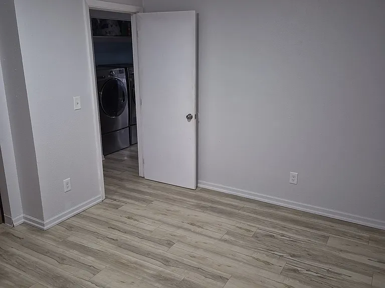 10931 NE Glisan St #31 — Photo 8