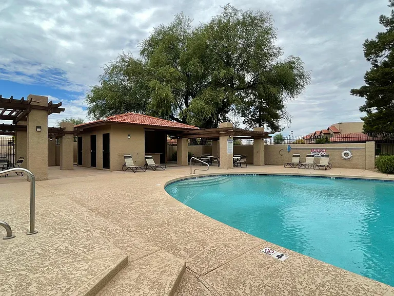 E Belleview Pl — Photo 32