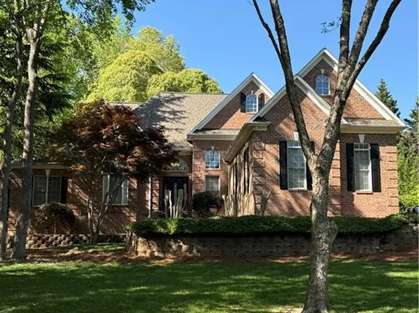 4907 Olde Forest Dr, Greensboro, NC 27406