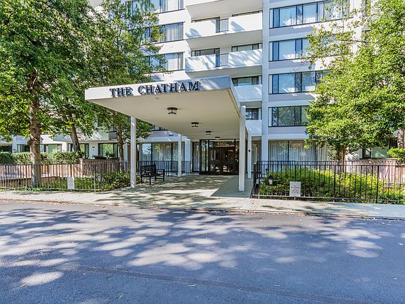 3rd image of 4501 Arlington Blvd APT 412