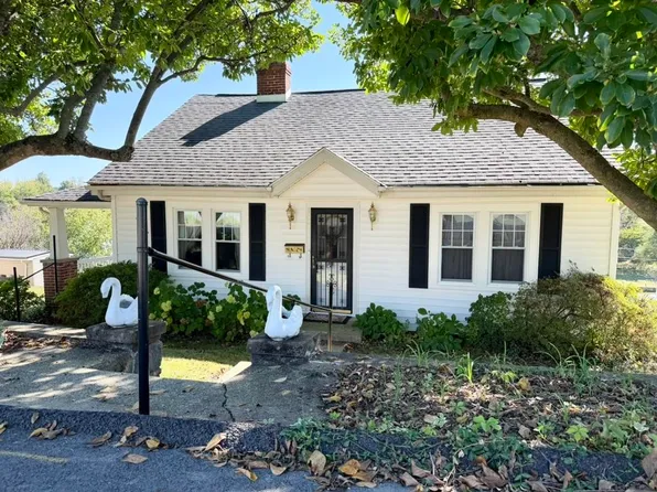1902 1st St, Staunton, VA 24401