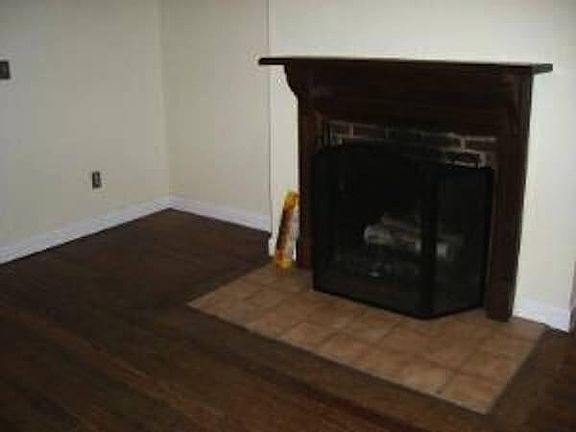 3rd image of 432 Marlborough St
