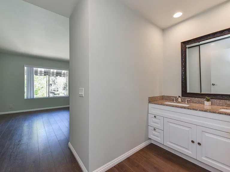 391 Stanford Ct — Photo 15