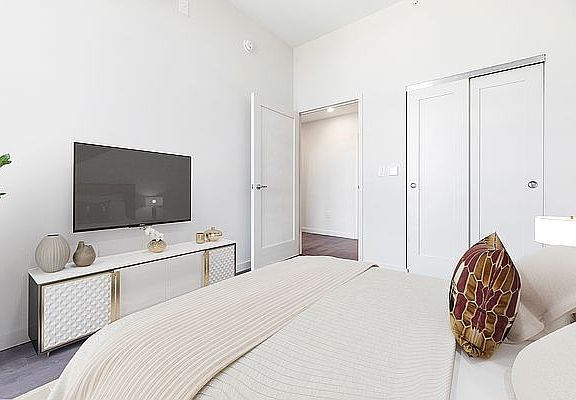 5th image of 91-09 Roosevelt Ave #401