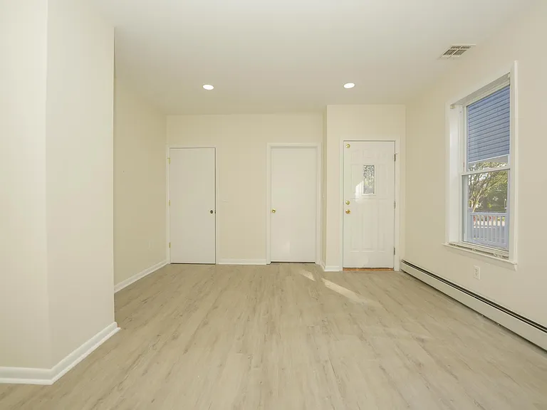 558 Lafayette Ave #1 — Photo 5